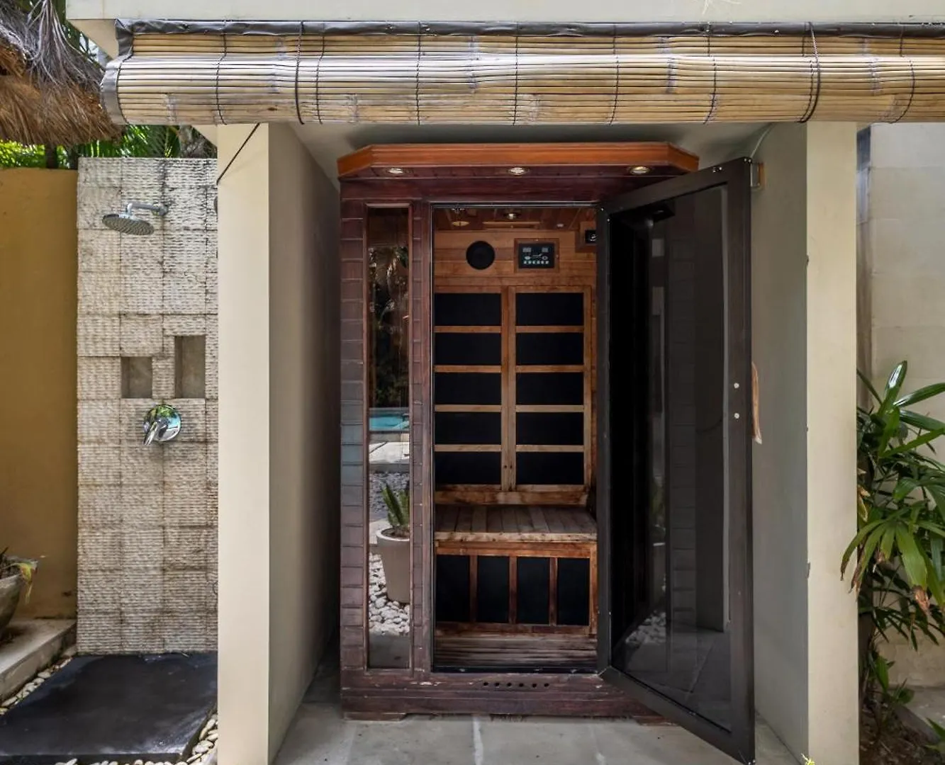 New Deluxe Resort - Jacuzzi And Private Sauna Seminyak