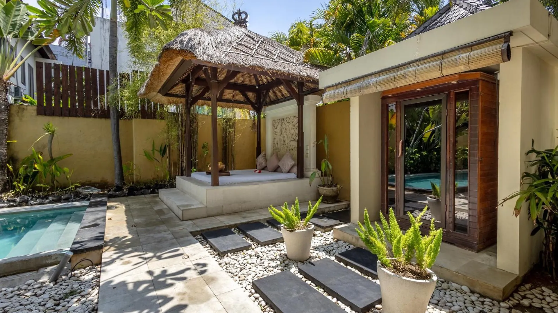 New Deluxe Resort - Jacuzzi And Private Sauna Seminyak