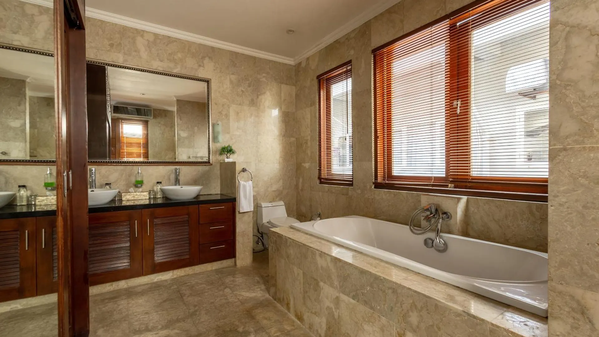 Villa New Deluxe Resort - Jacuzzi And Private Sauna Seminyak  Indonesia