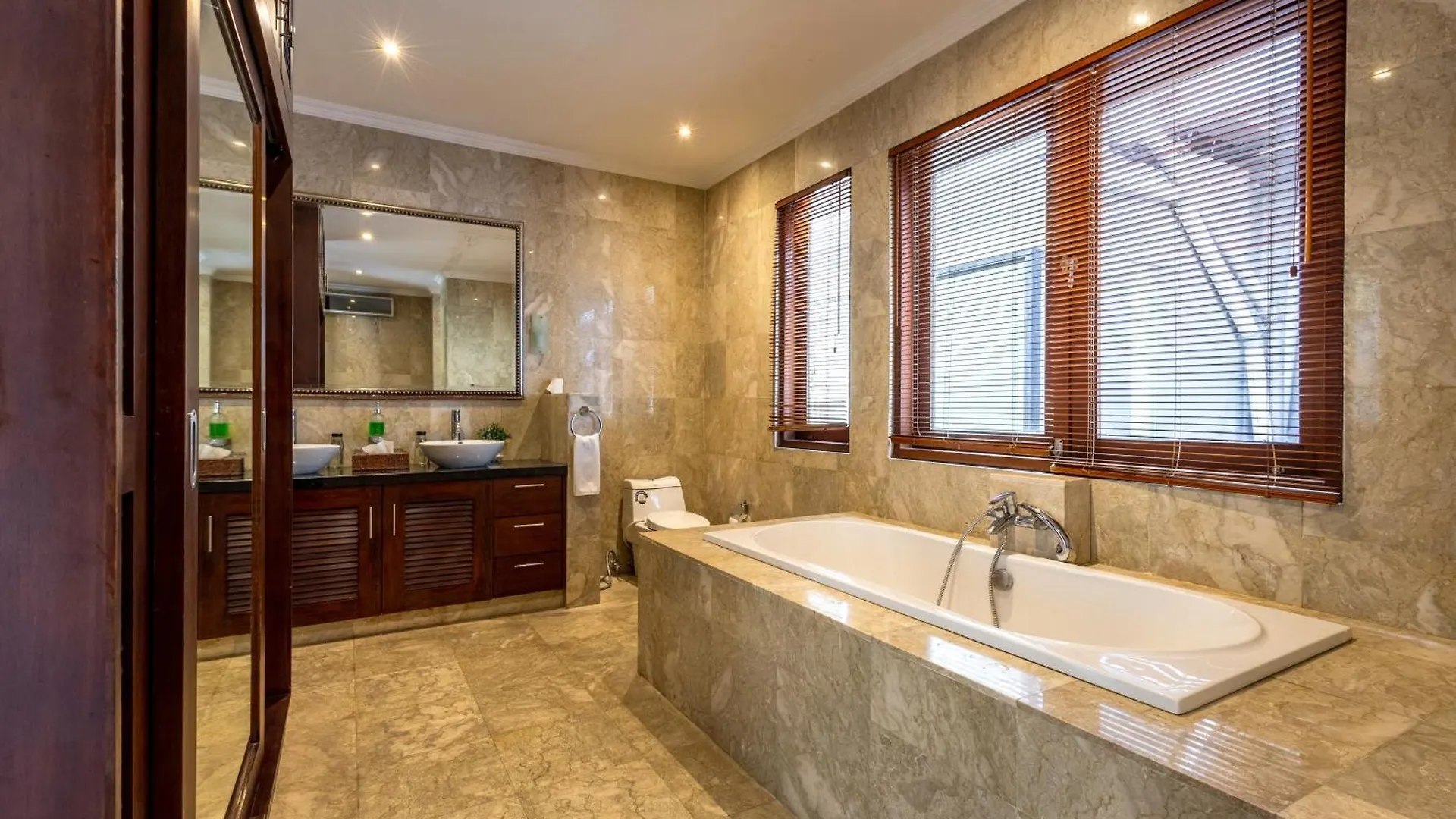 New Deluxe Resort - Jacuzzi And Private Sauna Σεμινιάκ Βίλα