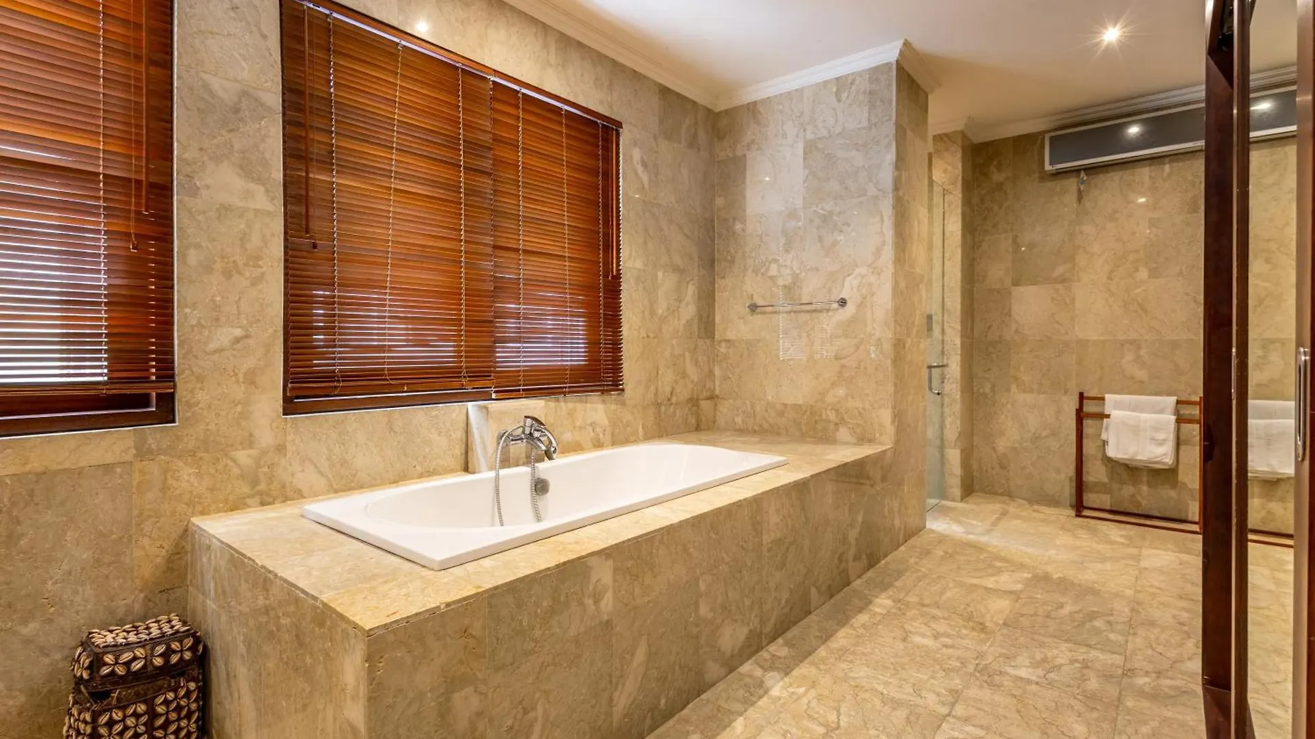New Deluxe Resort - Jacuzzi And Private Sauna Σεμινιάκ
